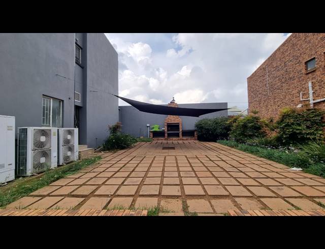 1,840M² WAREHOUSE TO LET IN JET PARK